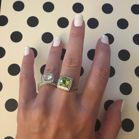 Stunning unique peridot ring - Picture 4 of 4